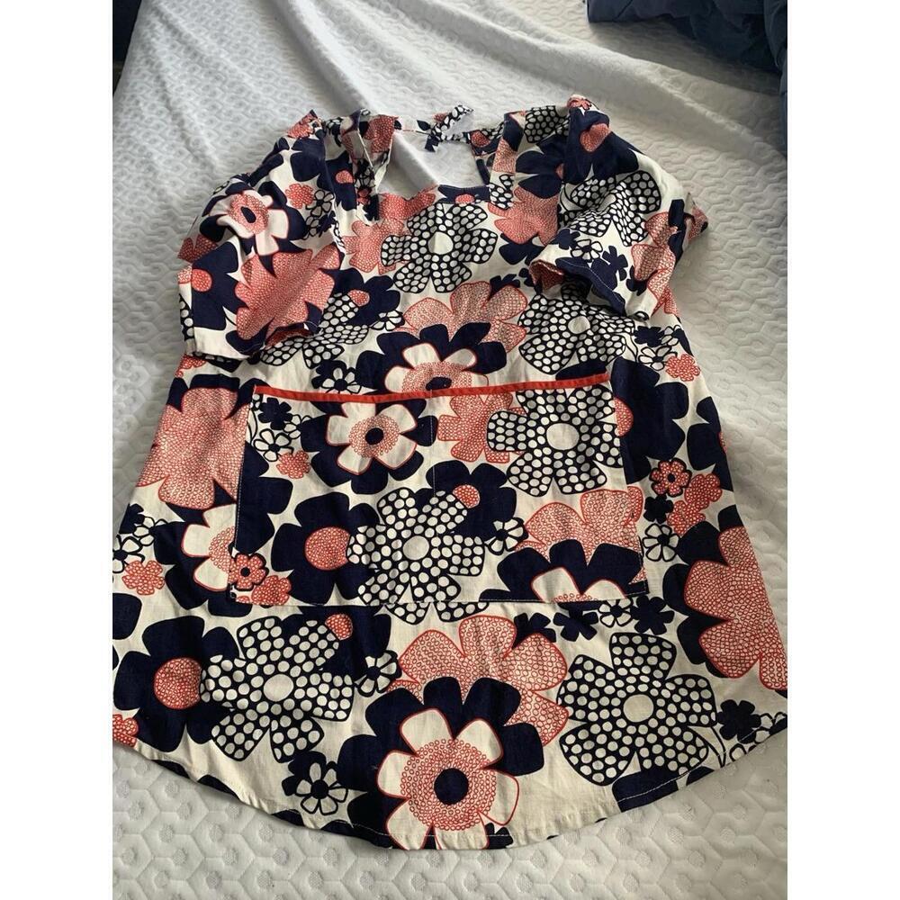 Floral Pattern Short Sleeve Tunic Top Open Back With Front Pockets​​